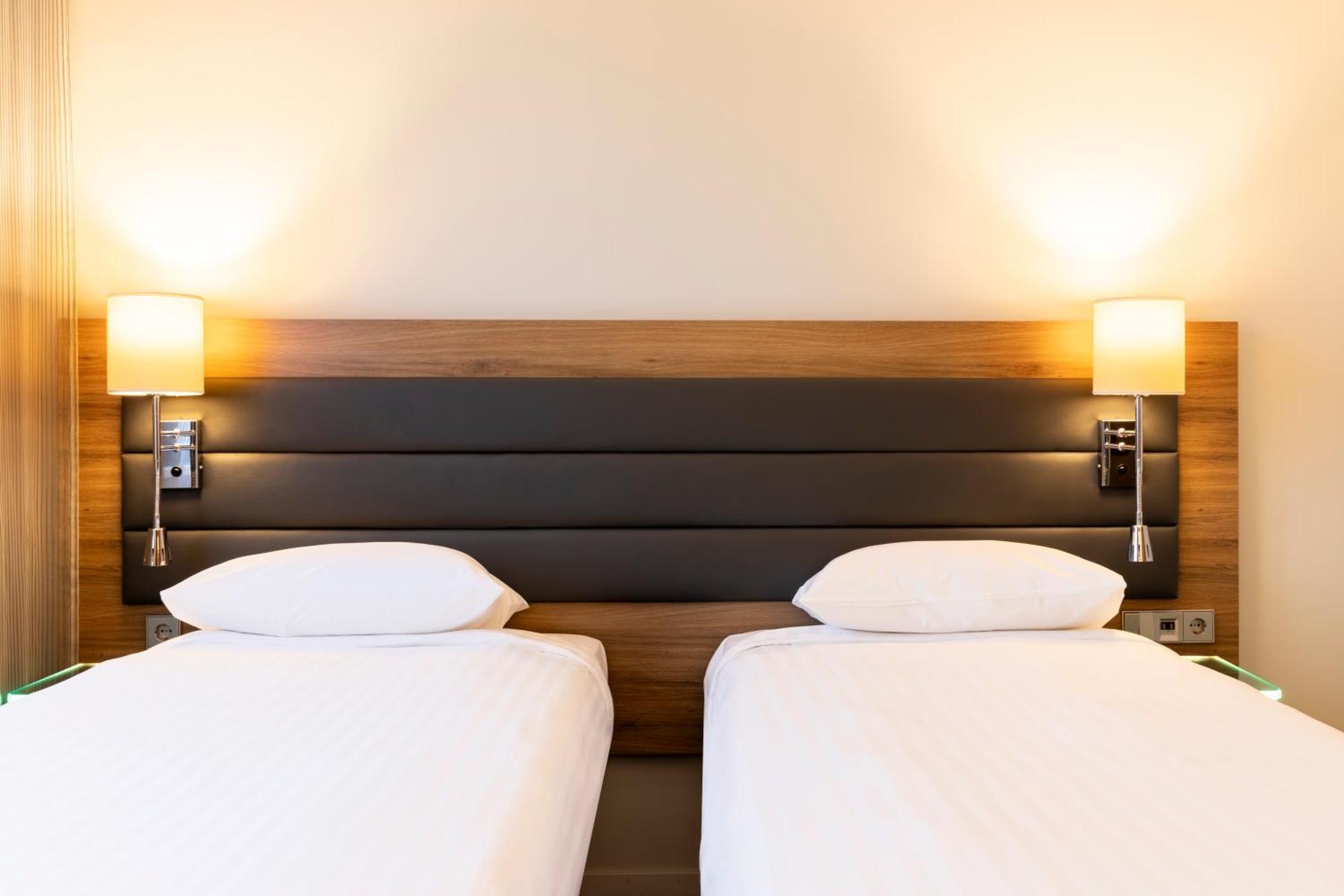 Hotel Moxy Paris Charles De Gaulle Airport 3*